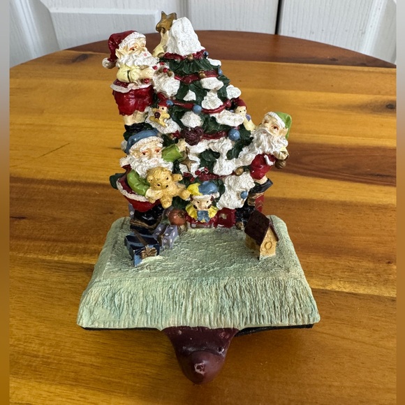 Santa’s Workshop elves Christmas tree presents stocking holder - Picture 1 of 6